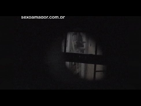 ❤️ Blondie wird heimlich von einem Voyeur aus der Nachbarschaft gefilmt, der sich hinter Hohlblocksteinen versteckt ❤❌ Beautiful porn bei uns ☑